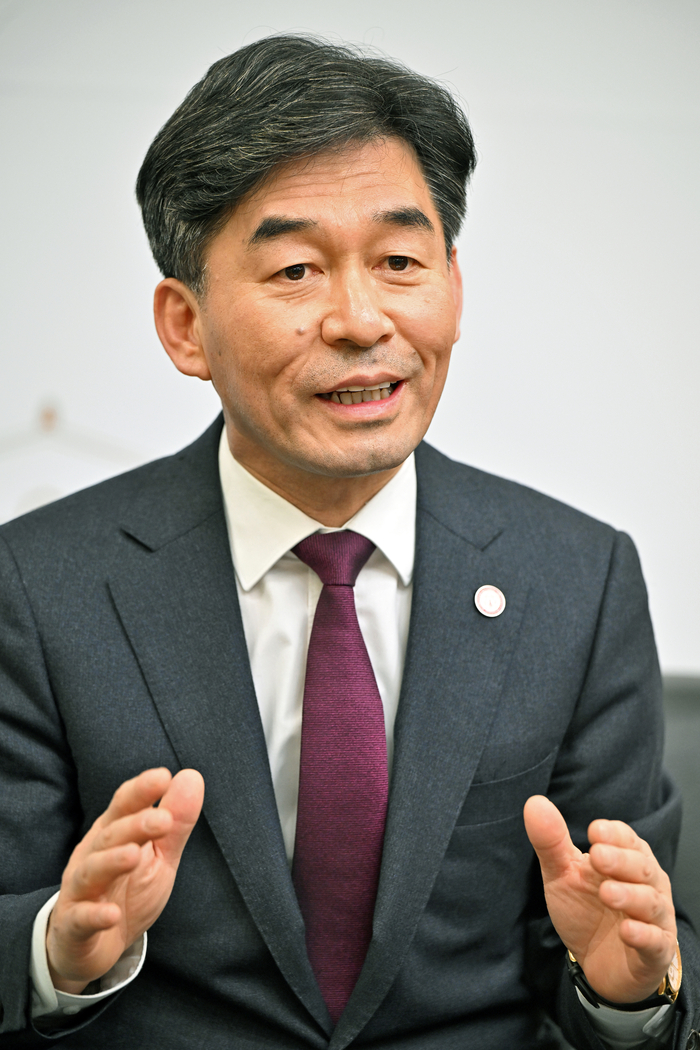 경북대가 올해 개교 80주년을 맞이했다. 허영우 경북대 총장이 세계가 주목하는 초일류 경북대를 만들겠다는 포부를 밝히고 있다. 이지용기자 sajahu@yeongnam.com