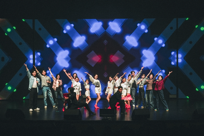 지난해 열린 DIMF 뮤지컬스타 콘서트에서 참가자들이 단체 사진을 촬영하고 있다. <DIMF 제공>