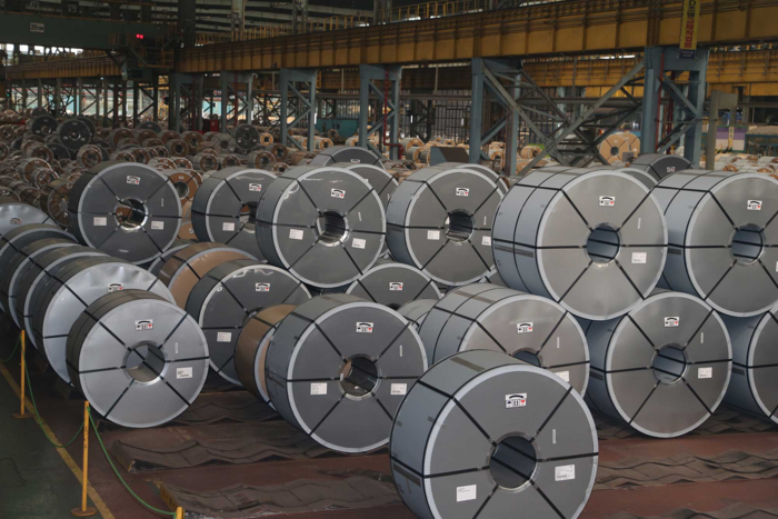 자동차와  가전제품 등에 사용되는 냉연코일이 포스코 포항제철소 냉연제품창고에 보관돼 있다.<포스코 제공>