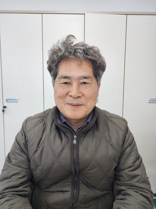 문경시 마성면 신현1리 황범호 이장. 강남진기자