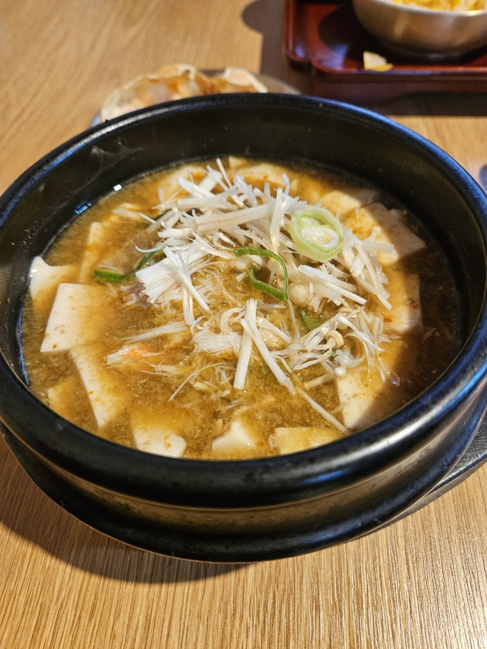 경주 수리뫼의 홍게 순두부. 최미애기자 miaechoi21@yeongnam.com