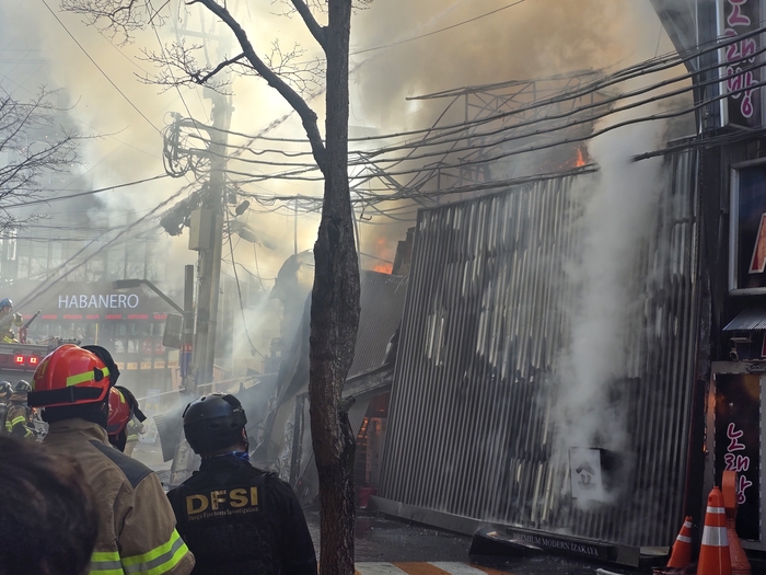 9일 오후 2시 대구 중구 종로 화재 현장. 김현목기자