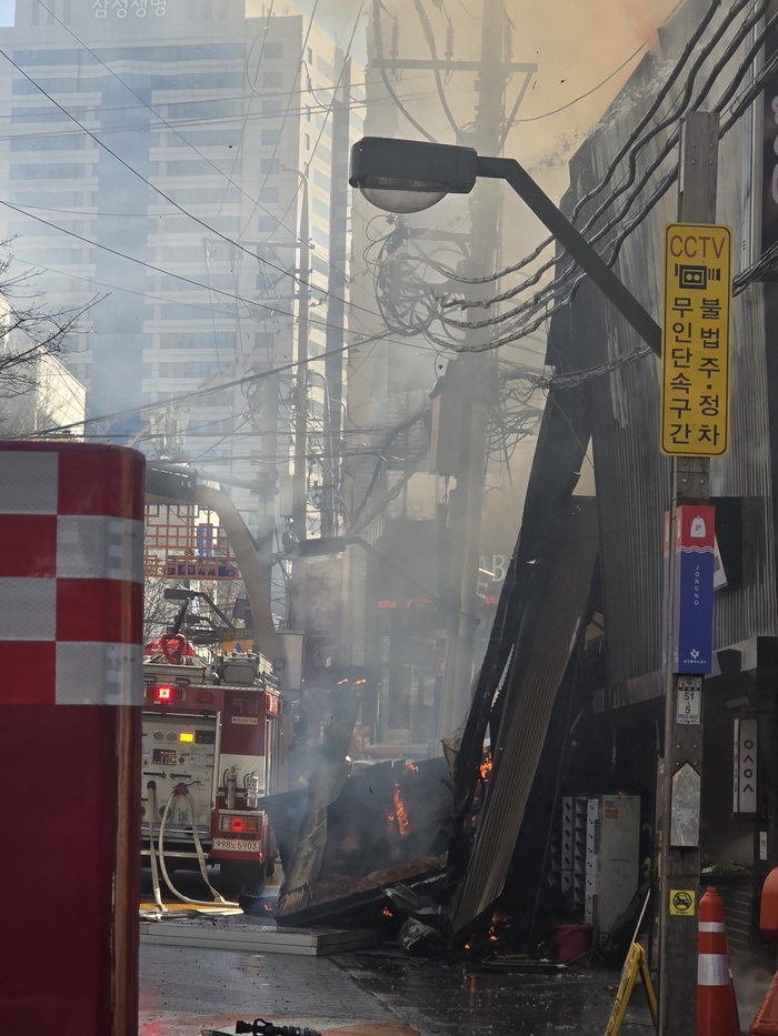 9일 오후 2시 대구 중구 종로 화재 현장. 김현목기자