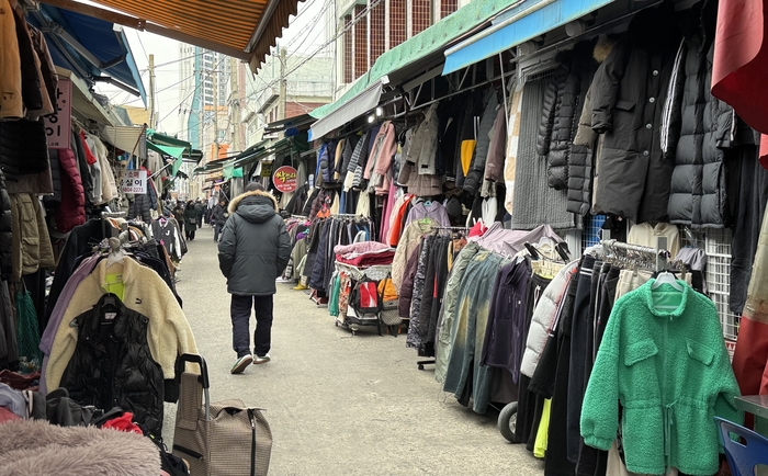 대구 남구  관문시장 구제골목. 이나영기자 2nayoung@yeongnam.com