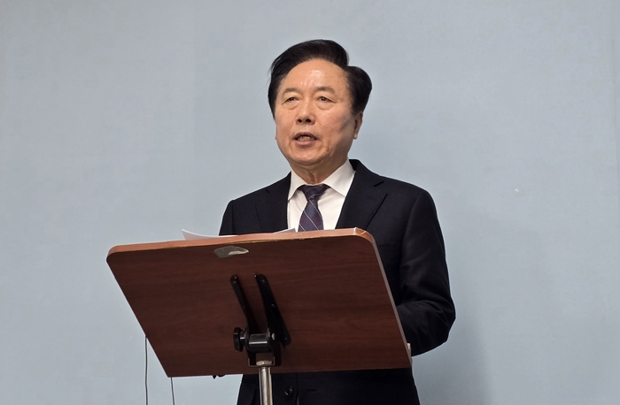 권기창 경북 안동시장이 12일 안동시청 브리핑룸에서 최근 제기된 고발 사주 및 불법 자금 의혹에 대한 긴급 기자회견을 열고 있다. 피재윤 기자