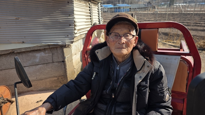 영양군 향토문화유산 제86호인 취은당을 지키는 93세의 오내웅 어르신. 정운홍기자