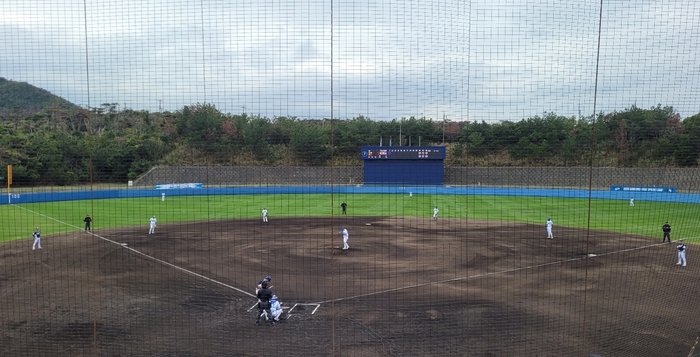 지난 20일 오후 일본 오키나와 아카마 구장에서 삼성 라이온즈와 WBC 대표팀의 연습경기가 열리고 있다. 이날 삼성은 WBC 대표팀을 상대로 4-3 승리를 거뒀다. <임훈기자 hoony@yeongnam.com>
