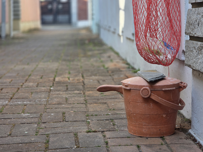 20일 대구 수성구 한 단독주택 밀집 지역에서 골목에 내놓은 음식물쓰레기 전용 용기를 어렵지 않게 발견할 수 있었다. 최시웅기자