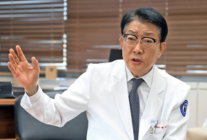 배재훈 계명대 동산의료원장은 영남일보 인터뷰에서 진료와 교육에 집중할 수 있도록 진료지원 시스템을 강화 하겠다고 밝혔다. 이지용기자 sajahu@yeongnam.com