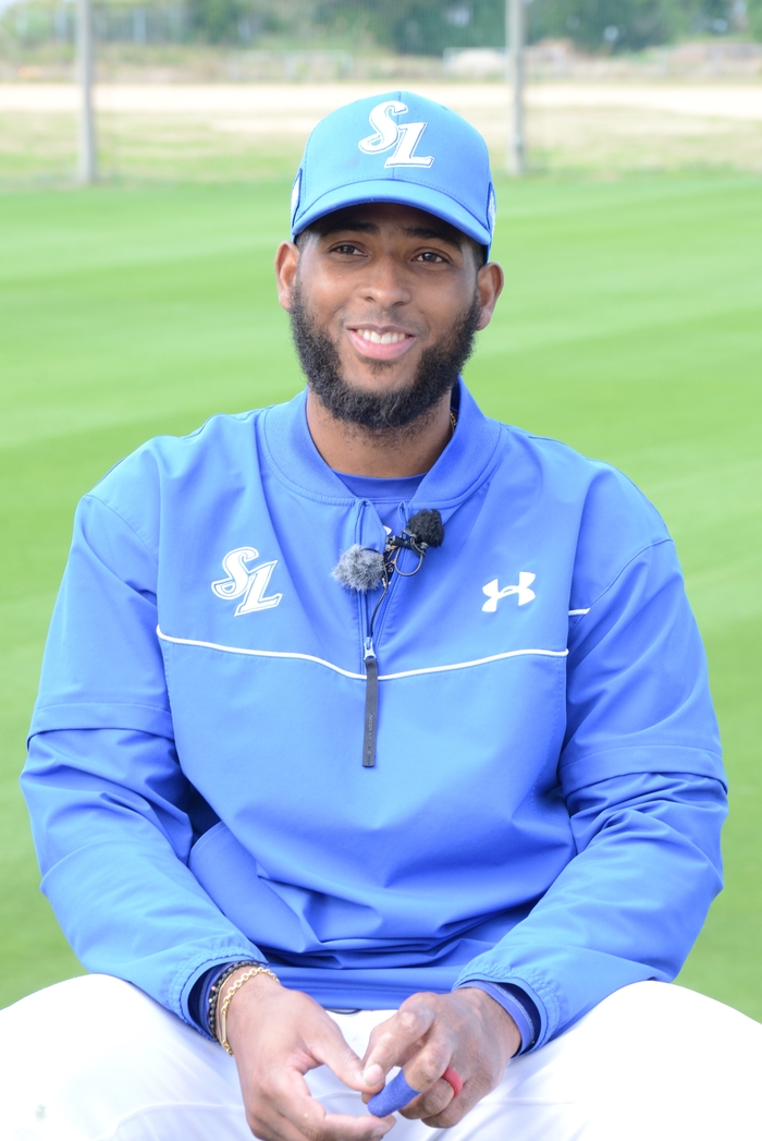 삼성 라이온즈 외국인 선수 르윈 디아즈가 지난 19일 일본 오키나와 아카마 구장에서 진행 중인 스프링 캠프 훈련 이후 영남일보를 비롯한 지역 언론사들과 인터뷰 하고 있다.<hoony@yeongnam.com>