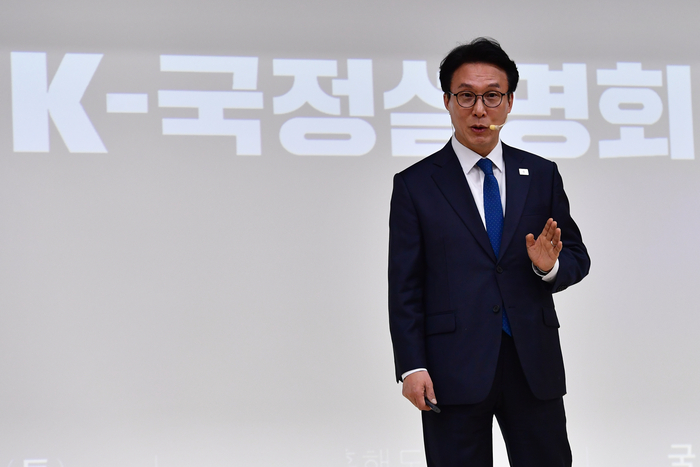 김민석 국무총리가 21일 포항시 북구 포은흥해도서관에서 K-국정설명회를 열고 포항 시민들과 만났다. <전준혁 기자>