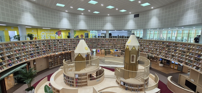 대구 달성군에 위치한 달성어린이숲도서관. 공립으로 운영되는 작은 도서관이다.