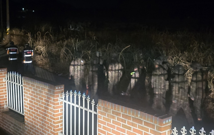 추락한 전투기 동체를 찾기 위해 군이 현장에 투입되고 있다. 권기웅 기자