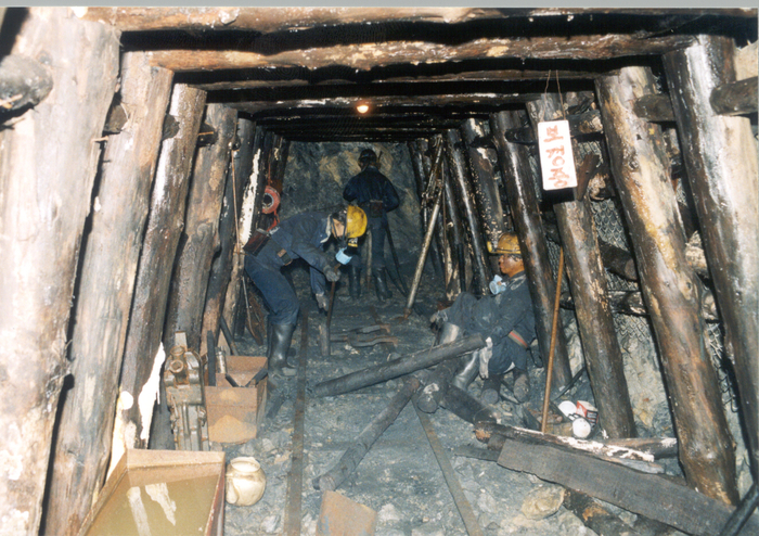 문경석탄박물관 갱도전시관에서 과거 탄광 작업 현장을 재현한 모습. <강남진 기자>