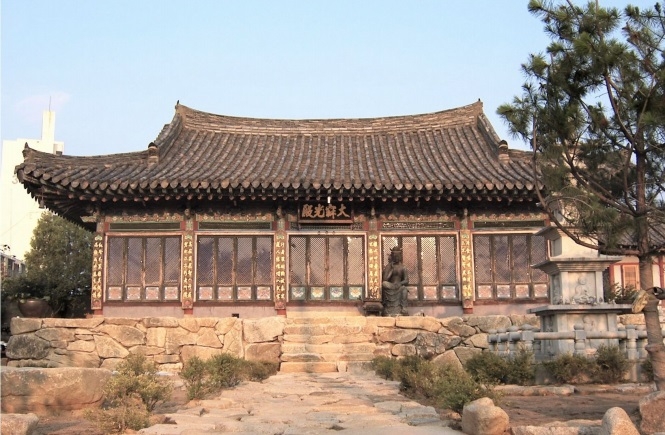 영천 용화사로 이건된 대구 보현사 대웅전 모습.<보현사 제공>