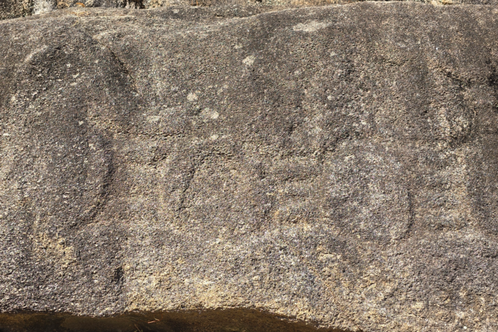 검파형(劍破形)이라 불리는 칼자루·칼집을 닮은 무늬가 선명한 영주 가흥리 암각화. 권기웅기자