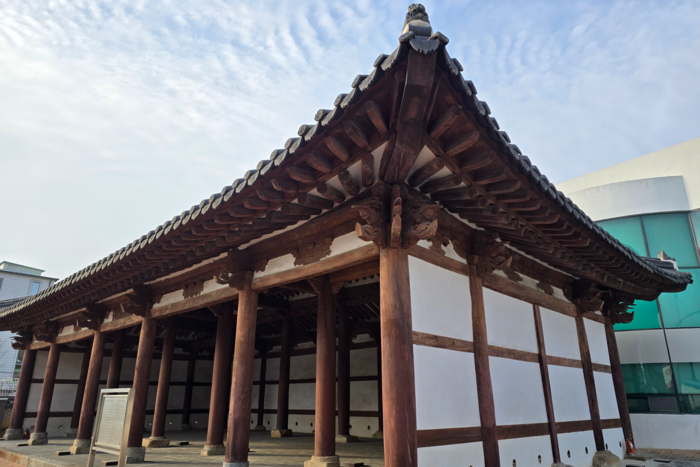 구미시 선산읍 완전리 59-3 선산읍사무소 앞에 있는 선산 객사.  박용기기자