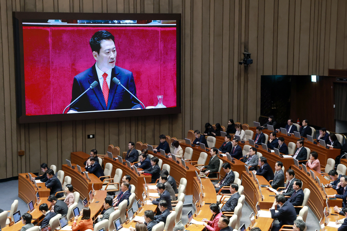 국민의힘 장동혁 대표가 4일 국회에서 열린 제432회 국회(임시회) 제3차 본회의에서 교섭단체 대표연설을 하고 있다.  연합뉴스
