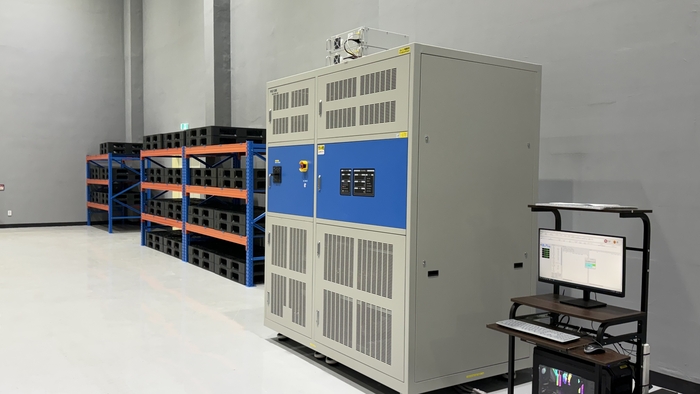 대구 2차전지 순환파크에 구축된 전기 모빌리티 융합 사용후 배터리 시험평가센터에 폐배터리가 보관돼 있다. 이동현 기자