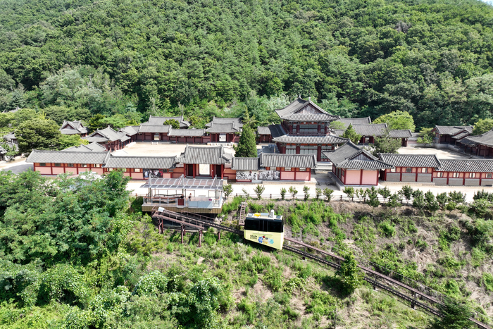 문경 가은 오픈세트장은 사극 등에 특화된 공간이다. <문경시 제공>