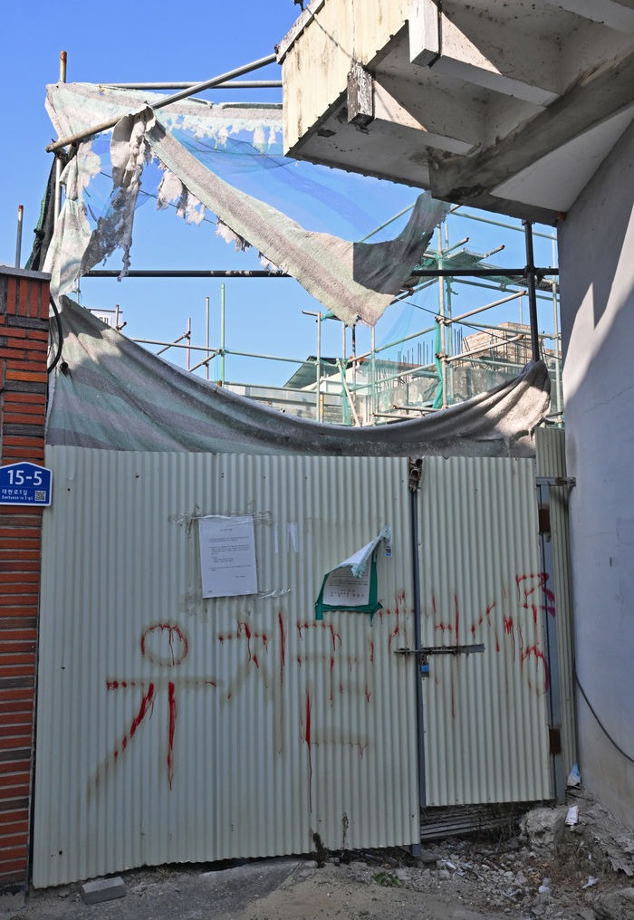 대구 북구 대현동 이슬람사원 건축 현장. 현재 공사가 중단된 채 굳게 문이 닫혀 있다. 
이지용기자 sajahu@yeongnam.com