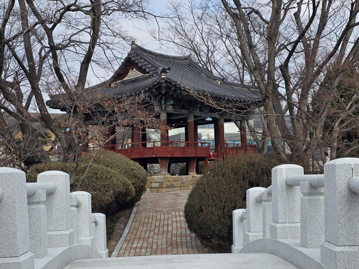 김천 교동 연화지 봉황루. 박현주 기자
