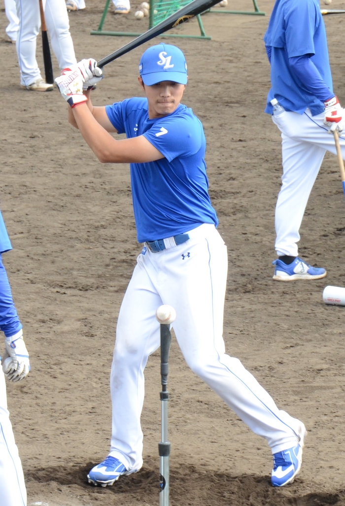 삼성 라이온즈 이재현이 지난 16일 일본 오키나와 아카마 구장에서 타격 훈련을 하고 있다.<임훈기자 hoony@yeongnam.com>