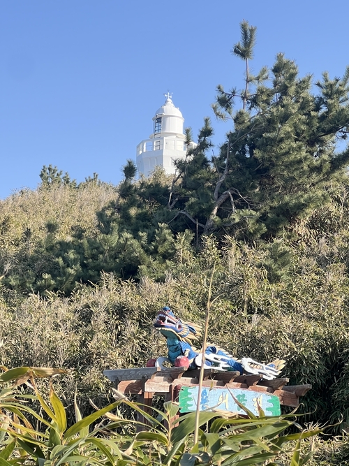 죽변등대는 밑에는 용의 꿈길이 대밭으로 둘러싼 산책길이 나 있다. 원형래기자 hrw7349@yeongnam.com