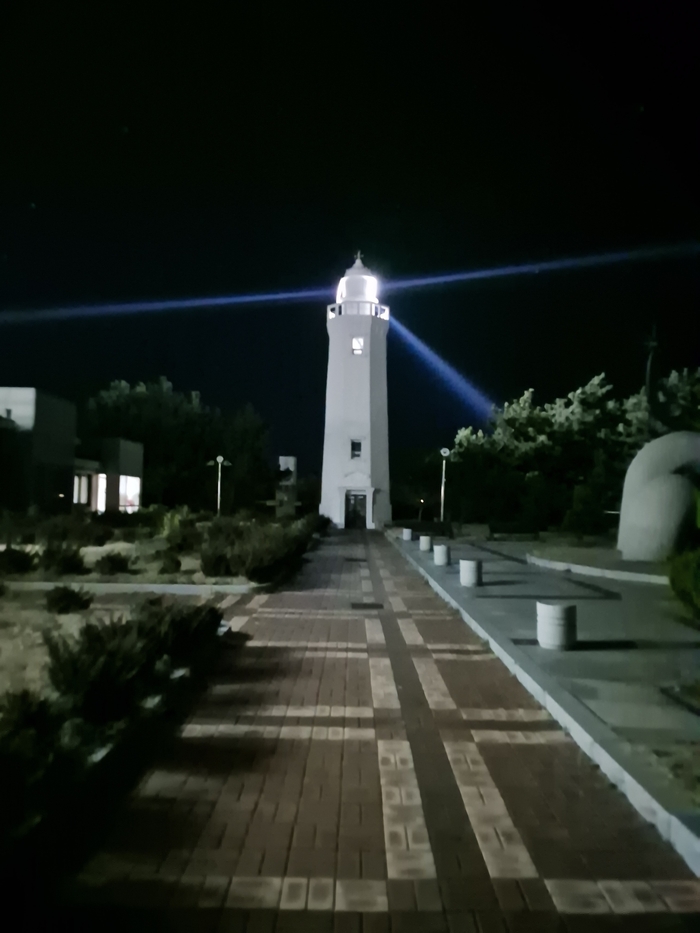 칠흑같이 어두운 밤엔 등대의 불빛  모습.원형래기자 hrw7349@yeongnam.com