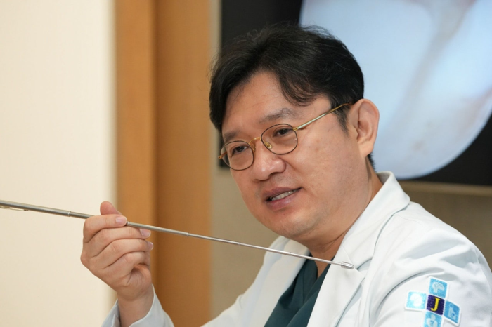 어깨·무릎 관절 치료를 전문으로 하는 진병원 박형진 박사.<영남일보 DB>