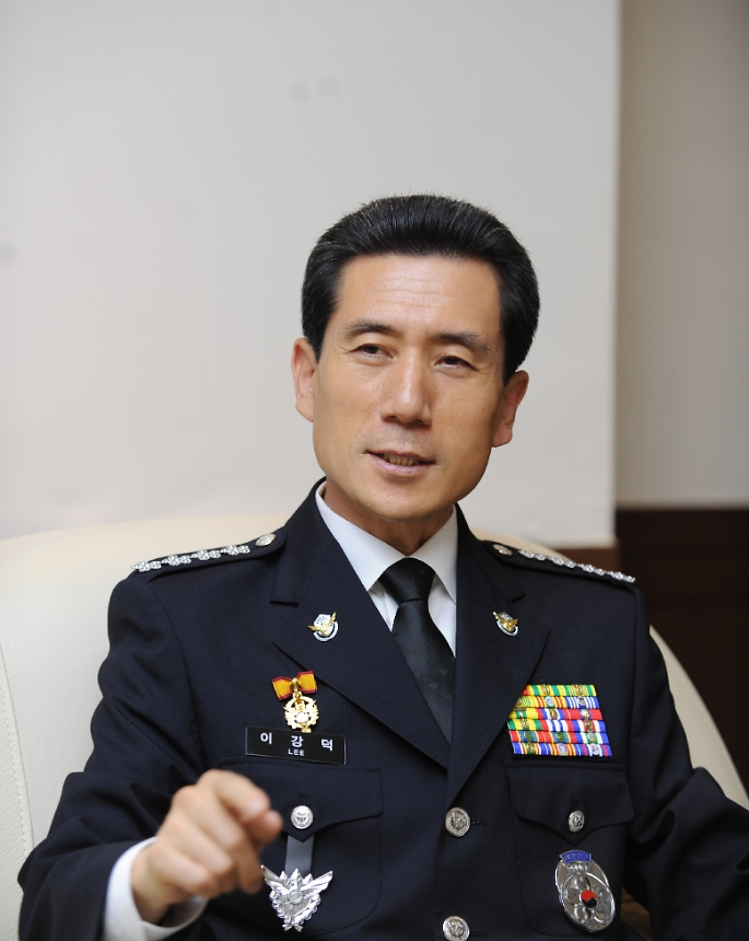 해양경찰청장 재임 당시 이강덕 전 포항시장. 영남일보DB