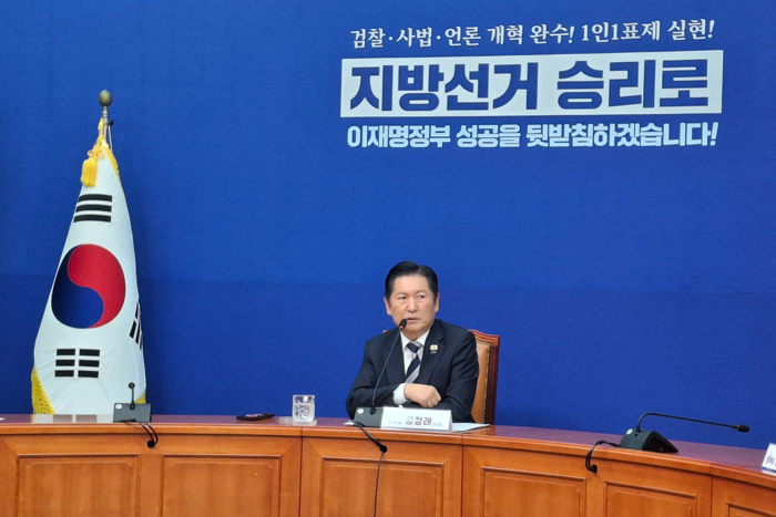 더불어민주당 정청래 대표가 8일 오전 국회 내 민주당 당대표실에서 취임 후 두번째 기자회견을 하고있다. 장태훈 기자 hun2@yeongnam.com