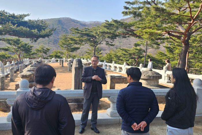 [르포] 영화 ‘왕과 사는 남자’ 흥행에 성주 세종대왕자 태실에 관람객 ‘발길’