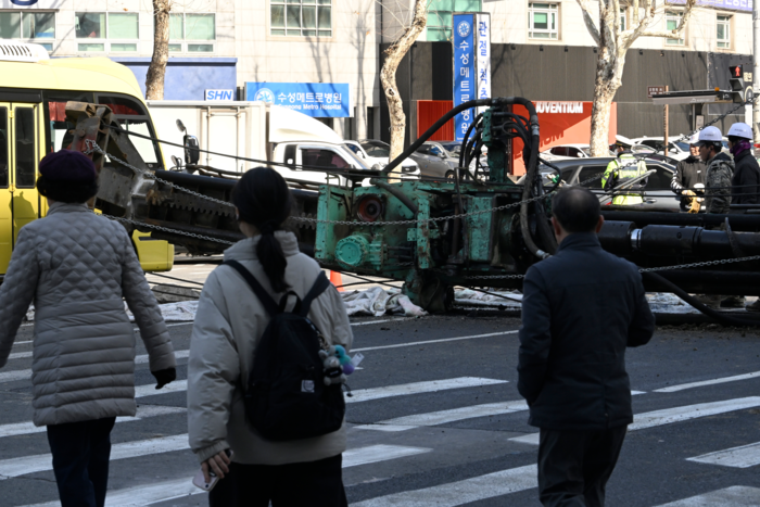 지난 4일 오전 9시6분쯤 대구 수성구 만촌네거리 공사현장에서 천공기가 쓰러지는 사고가 발생했다. 영남일보DB