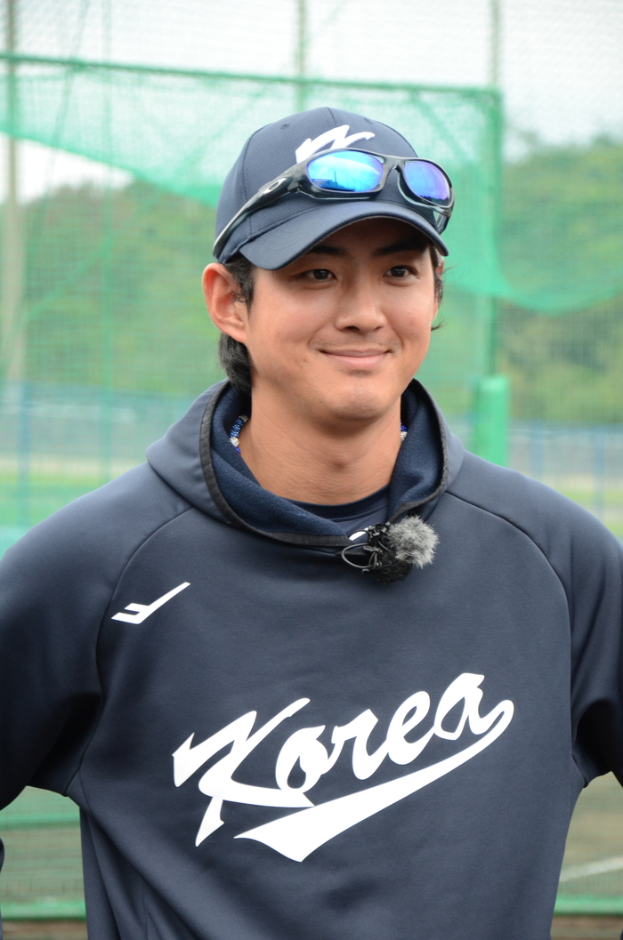 지난달 20일, WBC 대표팀 자격으로 삼성 라이온즈의 스프링 캠프 훈련장인 일본 오키나와 아카마 구장에 방문한 구자욱이 영남일보 등 지역 취재진의 인터뷰에 응하고 있다.<임훈기자 hoony@yeongmam.com>