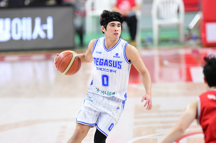 대구 한국가스공사 페가수스의 가드 벨란갤이 지난 1월 3일 울산 현대모비스 피버스와의 경기에서 드리블 하고 있다. 이날 가스공사는 32득점 6어시스트를 기록한 벨란겔의 활약에 힘입어 승리했다.<KBL 제공>