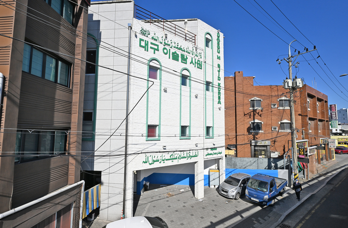 대구 서구 비산동에 있는 이슬람 사원. 이곳은 2020년 준공 이후 별다른 사회적 충돌 없이 운영되고 있다. 이지용기자 sajahu@yeongnam.com