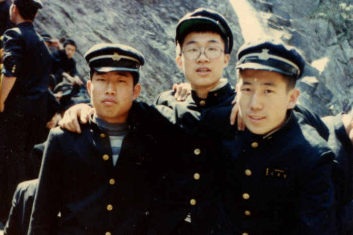 학창시절 이강덕 전 포항시장(가장 오른쪽). <이 전 시장 제공>