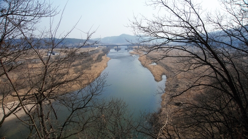 풍산대교 양안에 습지가 넓다. 낙동강과 미천이 검암마을 앞에서 만나 습지가 만들어졌고 지금은 점점 자라나 단호리와 계평리 일대까지 펼쳐져 있다.