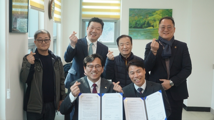 최근 개최된 보광병원과 대구시지체장애인협회 달서구지회 의료지원 업무협약식에서 관계자들이 기념사진을 찍고 있다.<보광병원 제공>