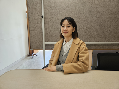 지난 4일 김민영 계명대(심리학과) 교수가 영남일보와 인터뷰를 진행하고 있다. 정지윤기자 yooni@yeongnam.com