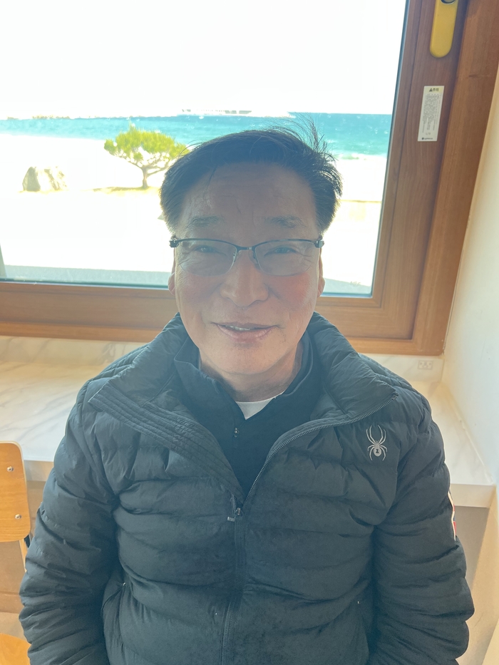 이윤덕 이장협의회장이 인터뷰 모습.<원형래기자>