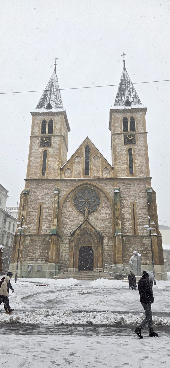 예수성심 대성당. 보스니아-헤르체고비나에서 가장 큰 가톨릭 대성당이다.