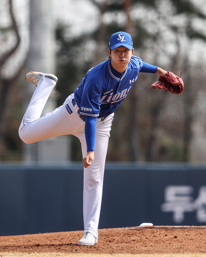지난 14일 이천 베어스파크에서 열린 삼성과 두산의 시범경기에서 선발로 나선 장찬희.<삼성 라이온즈 제공>