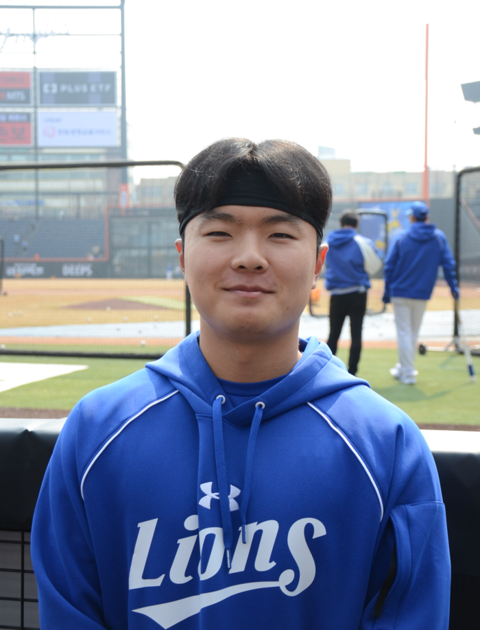 지난 12일 대전한화생명볼파크에서 열린 삼성과 한화의 시범경기 직전 영남일보와 만남을 가진 이승민.<임훈기자 hoony@yeongnam.com>