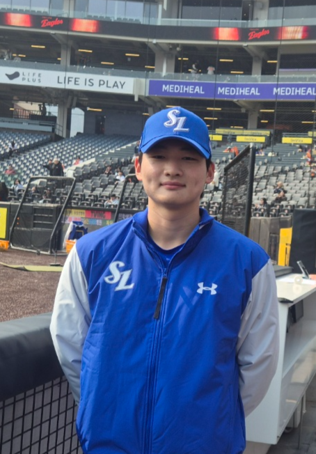 지난 12일 대전한화생명볼파크에서 열린 삼성과 한화의 시범경기 직전 영남일보와 만남을 가진 육선엽.<임훈기자 hoony@yeongnam.com>