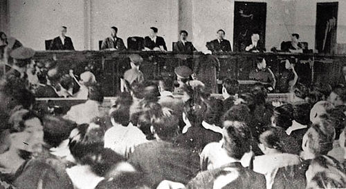 1949년 반민특위 재판 공판 모습. 친일파들에게 합법적으로 면죄부를 제공하는 결과를 낳았다. <위키백과 제공>