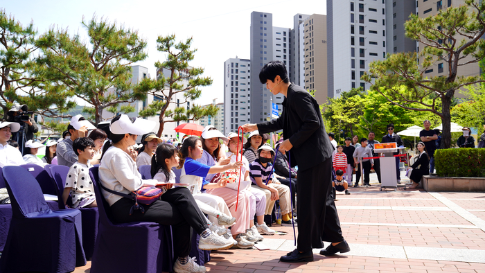 지난해 구수산도서관에서 열린 찾아가는 음악회 행복찾음 공연 모습. <행복북구문화재단 제공>