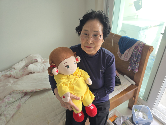 대구 수성구청은 지난 2020년부터 말벗 토이봇 입양사업을 시행 중이다. <수성구청 제공>