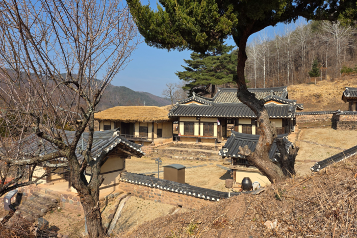 영양군 주실마을에 위치한 옥천종택 전경. 옥천 조덕린 선생의 생가로 최근 영양군의 문화재 활용 정책에 따라 고택의 보존과 활성화를 위해 한옥스테이 시설로 활용되고 있다.<정운홍기자>